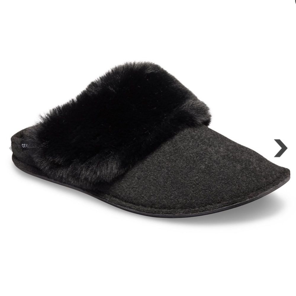 Crocs Classic Luxe Faux Fur Slipper blk 
M4W6. New